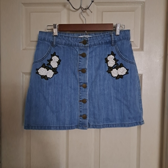 Forever 21 contemporary size large Jean skirt - Picture 1 of 3